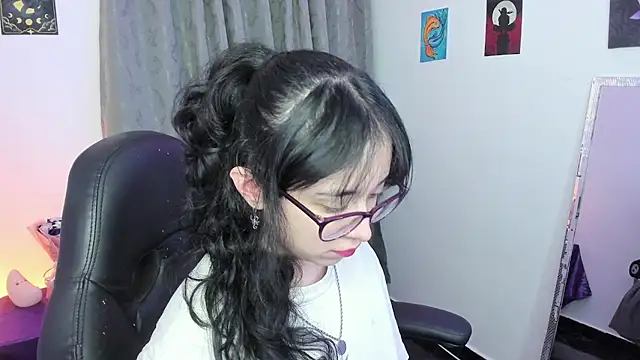 Snapshot of indra_cam chatting on 05/06/26, 05:55 indra cam online show from 05/06/26, 05:55