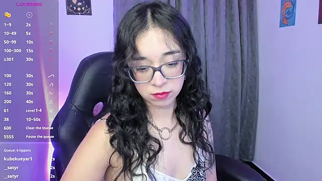 Snapshot of indra_cam chatting on 06/29/26, 06:42 indra cam online show from 06/29/26, 06:42