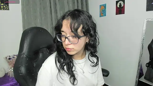 Snapshot of indra_cam chatting on 06/05/26, 06:29 indra cam online show from 06/05/26, 06:29