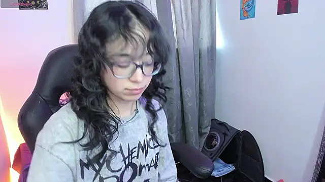 Snapshot of indra_cam chatting on 05/29/26, 10:16 indra cam online show from 05/29/26, 10:16