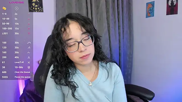 Snapshot of indra_cam chatting on 07/09/26, 06:25 indra cam online show from 07/09/26, 06:25