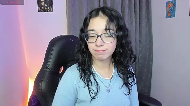 Snapshot of indra_cam chatting on 06/15/26, 03:07 indra cam online show from 06/15/26, 03:07