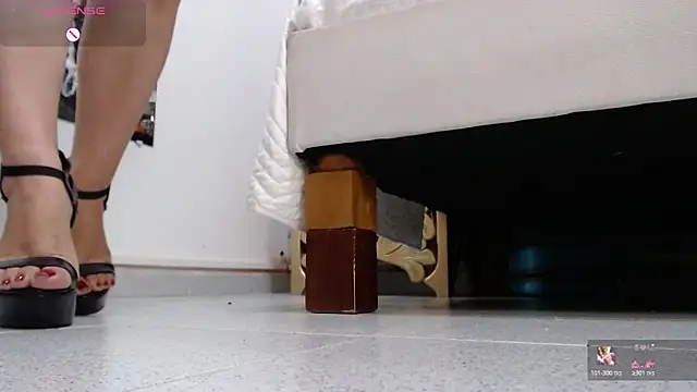 EvaBellucci  online show from 10/28/25, 12:37