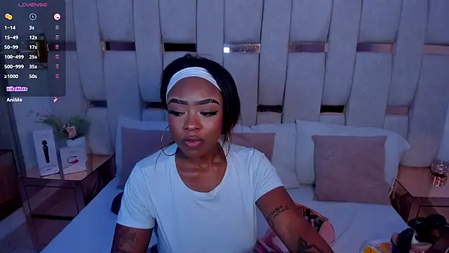 mia schwarz online show from 09/29/25, 12:22