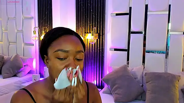 mia schwarz online show from 10/28/25, 09:58