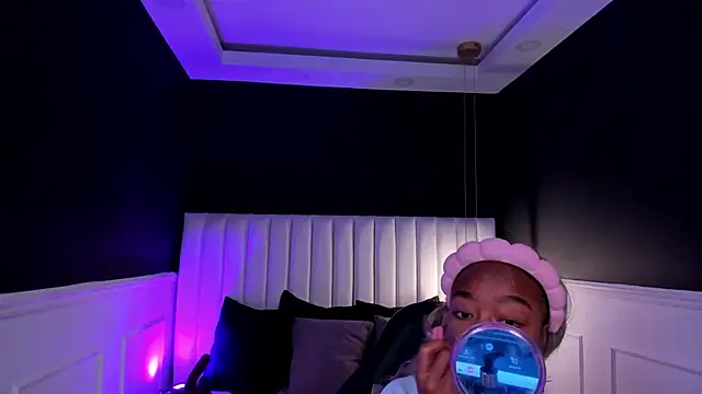 mia schwarz online show from 04/10/26, 09:33