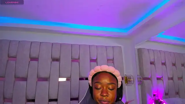 mia schwarz online show from 04/17/26, 10:01