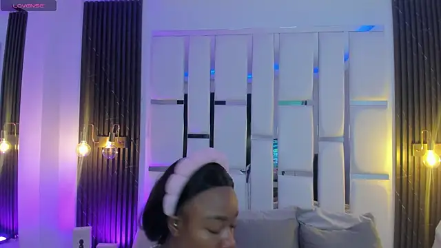 mia schwarz online show from 12/02/25, 11:28