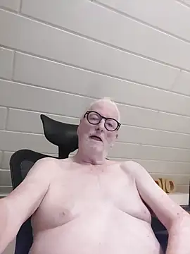 Greyhound70 online show from 11/07/25, 04:44