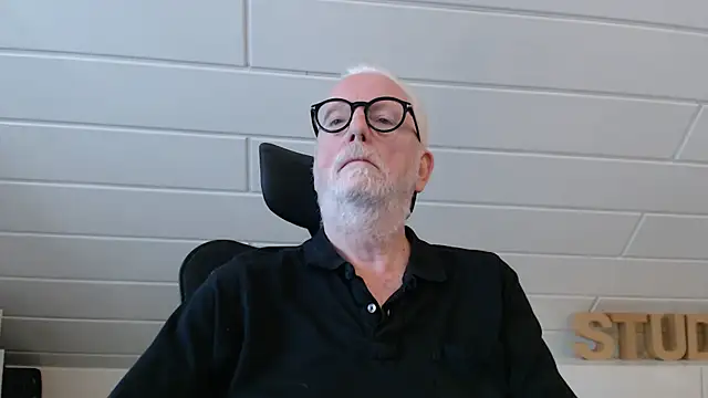 Greyhound70 online show from 09/16/25, 08:04