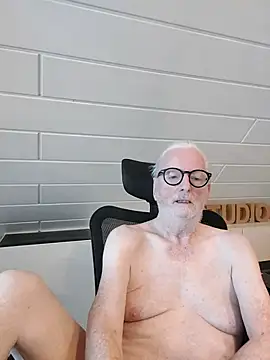 Greyhound70 online show from 11/12/25, 10:08