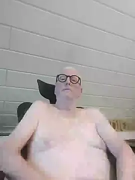 Greyhound70 online show from 10/26/25, 03:56