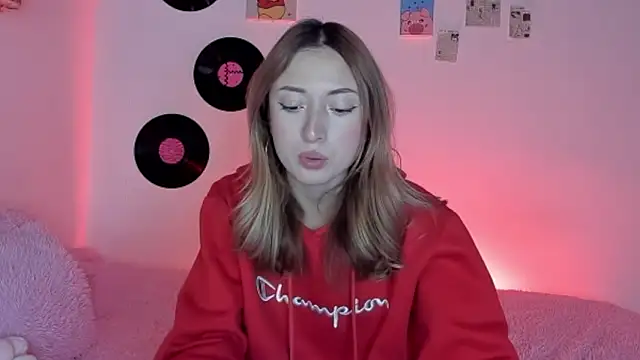 Snapshot of Imsophie_collins chatting on 10/19/25, 05:32 Imsophie collins online show from 10/19/25, 05:32