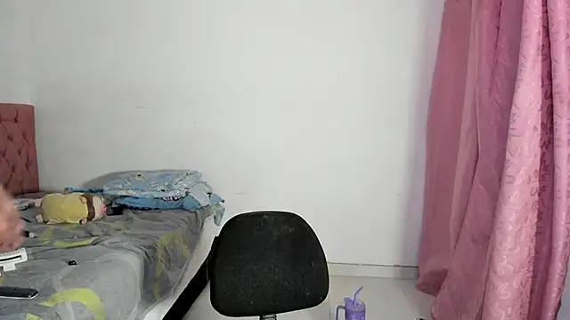 Snapshot of ateneawilliams chatting on 10/30/25, 04:33 ateneawilliams online show from 10/30/25, 04:33