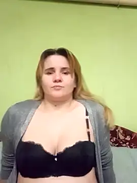 Snapshot of SannyMILF chatting on 12/18/24, 03:33 SannyMILF online show from 12/18/24, 03:33