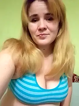 Snapshot of SannyMILF chatting on 12/08/24, 01:25 SannyMILF online show from 12/08/24, 01:25