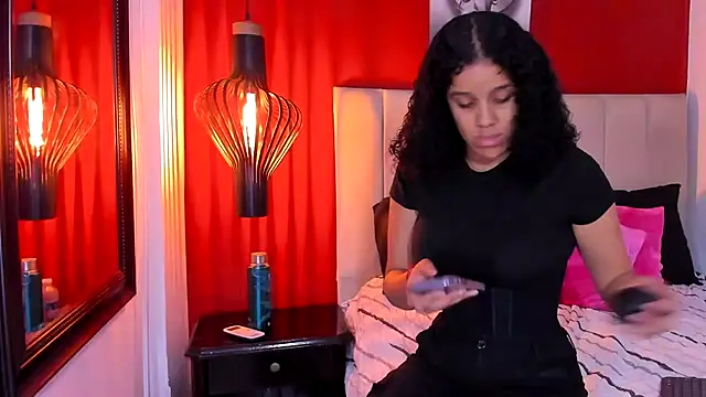 Snapshot of vanesasexyhot21 chatting on 11/13/25, 02:37 vanesasexyhot21 online show from 11/13/25, 02:37