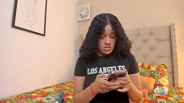 Snapshot of vanesasexyhot21 chatting on 11/22/25, 02:54 vanesasexyhot21 online show from 11/22/25, 02:54