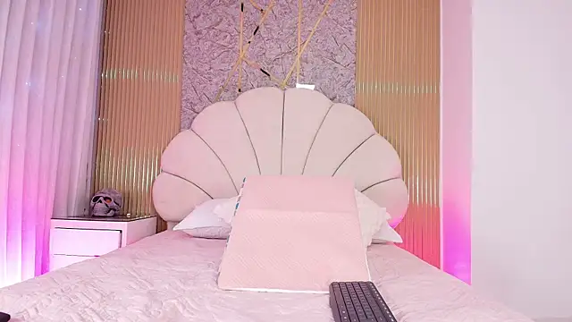 Snapshot of aisha_sh chatting on 11/04/25, 12:09 aisha sh online show from 11/04/25, 12:09