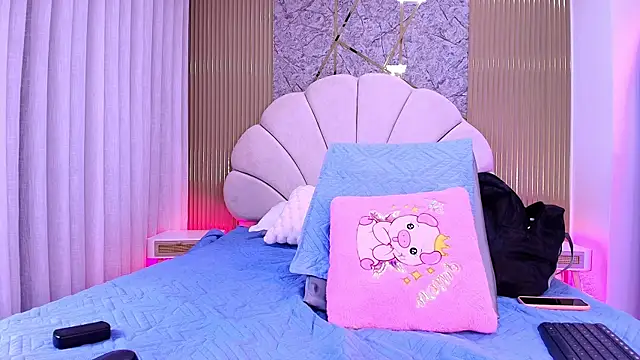 Snapshot of aisha_sh chatting on 11/19/25, 11:54 aisha sh online show from 11/19/25, 11:54