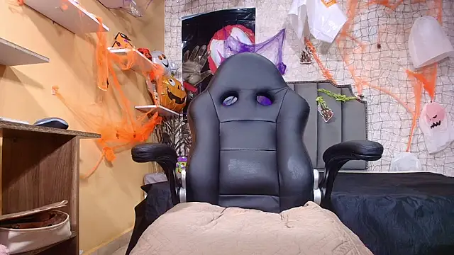 Snapshot of aisha_sh chatting on 10/26/25, 12:05 aisha sh online show from 10/26/25, 12:05