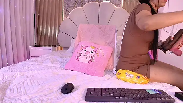 Snapshot of aisha_sh chatting on 11/07/25, 11:59 aisha sh online show from 11/07/25, 11:59