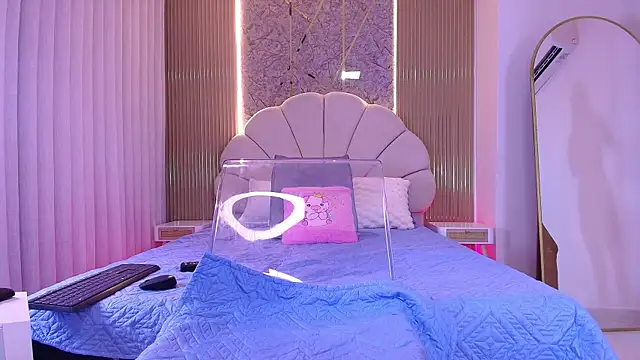 Snapshot of aisha_sh chatting on 11/12/25, 11:58 aisha sh online show from 11/12/25, 11:58