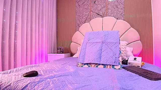 Snapshot of aisha_sh chatting on 11/01/25, 11:59 aisha sh online show from 11/01/25, 11:59