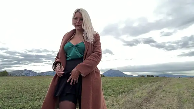 EmyLana online show from 10/25/25, 08:24