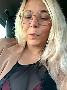 EmyLana online show from 11/05/25, 06:27