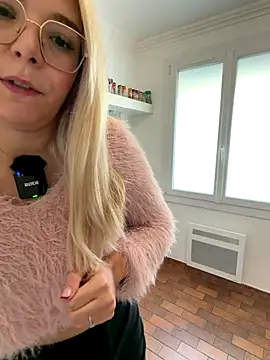 EmyLana online show from 12/02/25, 10:39