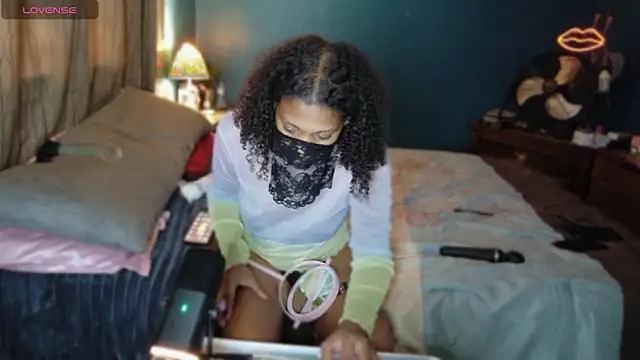 CurlyNony online show from 11/07/25, 05:28