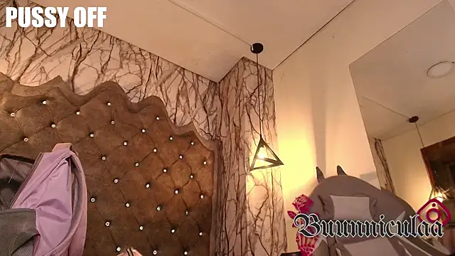 larissa01  online show from 11/09/25, 04:16