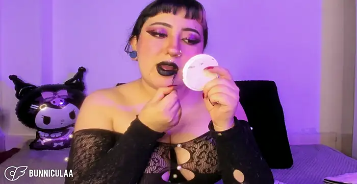 larissa01  online show from 04/16/26, 10:12