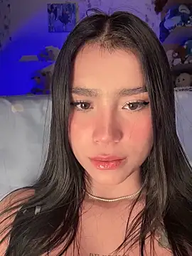 Snapshot of -Loren- chatting on 02/13/26, 12:05 -Loren- online show from 02/13/26, 12:05