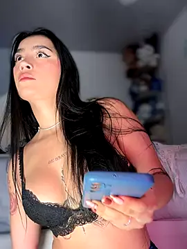 Snapshot of -Loren- chatting on 01/07/26, 11:37 -Loren- online show from 01/07/26, 11:37