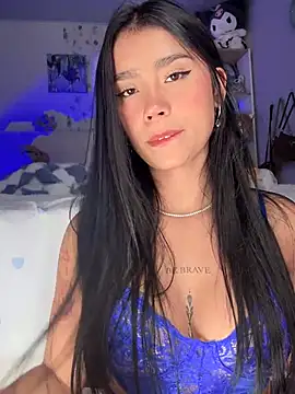 Snapshot of -Loren- chatting on 02/11/26, 11:32 -Loren- online show from 02/11/26, 11:32