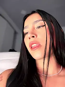 Snapshot of -Loren- chatting on 01/08/26, 12:22 -Loren- online show from 01/08/26, 12:22