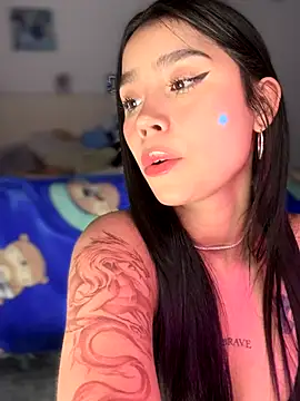 -Loren- online show from 11/21/25, 10:58