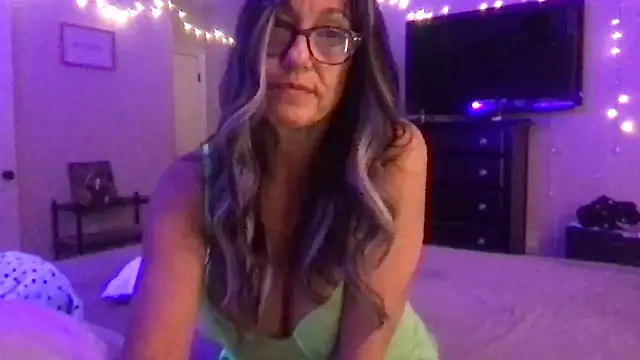 Snapshot of karrmmaa chatting on 01/25/25, 11:44 karrmmaa online show from 01/25/25, 11:44