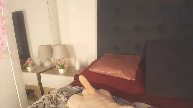 Evelonga 707 online show from 04/08/26, 07:15