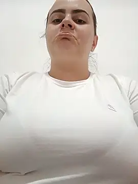 Snapshot of Im_Amelia chatting on 03/08/26, 08:23 Im Amelia online show from 03/08/26, 08:23