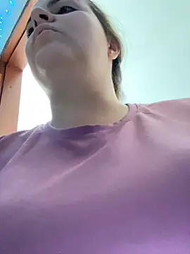 Im Amelia online show from 10/28/25, 02:49