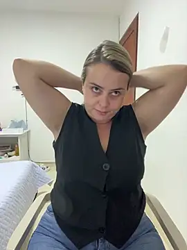 Im Amelia online show from 06/20/26, 02:27