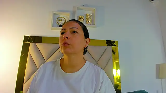 ariana-martins online show from 11/06/25, 03:21