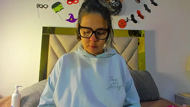 ariana-martins online show from 11/01/25, 03:35