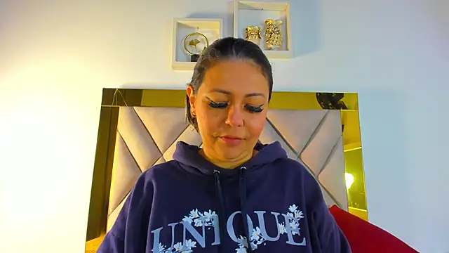 ariana-martins online show from 11/13/25, 03:10