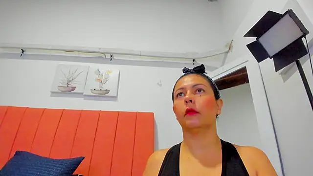 ariana-martins online show from 12/17/25, 03:11