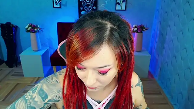 Snapshot of Miss-Tattoo chatting on 01/18/25, 05:26 Miss-Tattoo online show from 01/18/25, 05:26