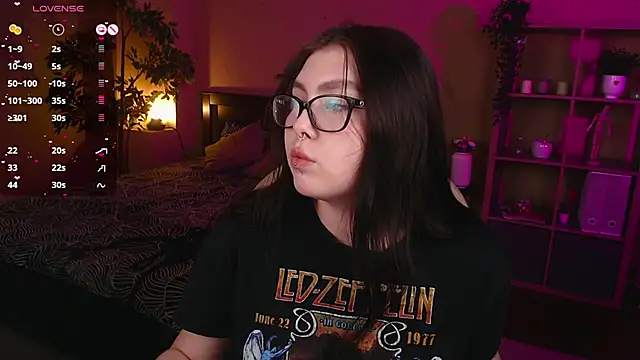 Snapshot of Arizonaa_Muse chatting on 02/08/25, 12:28 Arizonaa Muse online show from 02/08/25, 12:28